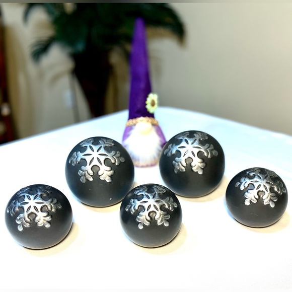 Set of 5 Ceramic Orbs Christmas Decor Balls - Picture 2 of 13
